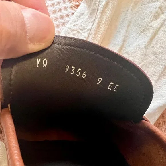 FERRAGAMO - Men's Textured Calfskin Gancini Loafer (+ LIGHT BROWN BELT) - Picture 2 of 11